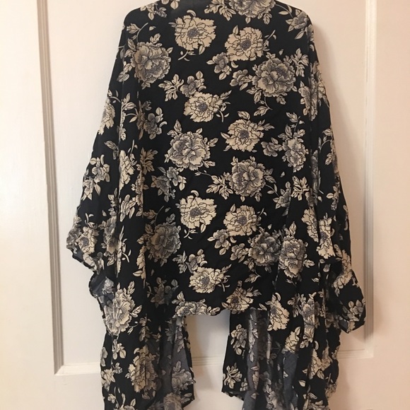 Brandy Melville Kimono - Picture 5 of 6